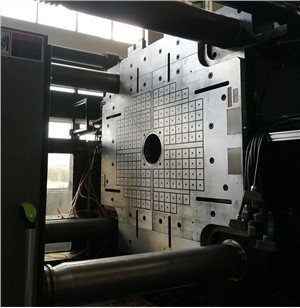 Magnetni sistem stezanja za brzu promjenu plijesni